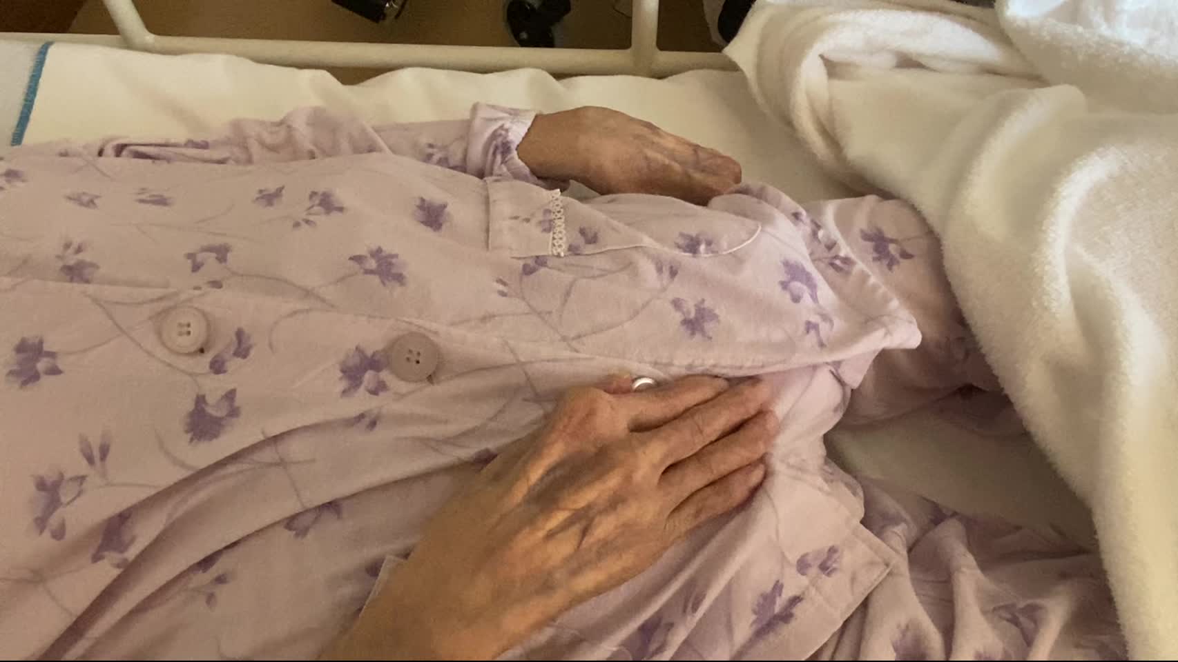 動画51-1　手の震え