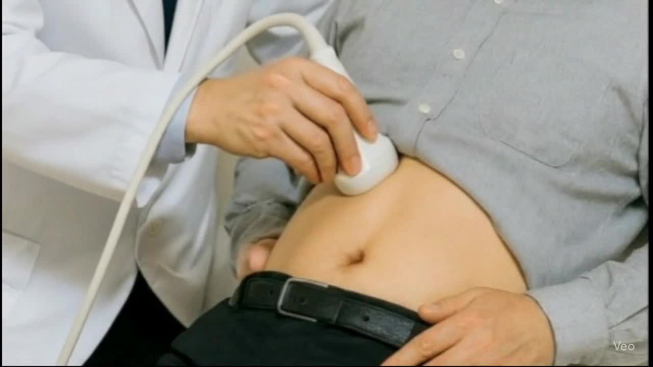 動画38-2　腹部エコー検査施行時の様子...